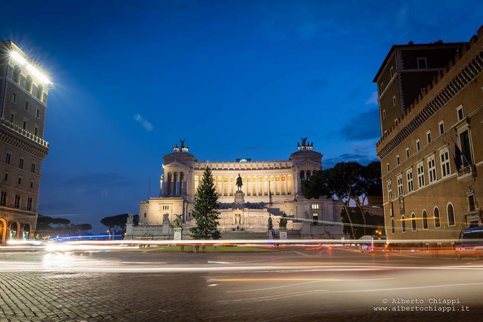 Roma la città dove non è Natale: niente freddo, luci spente e negozi vuoti