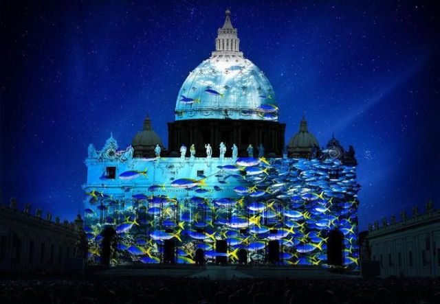 Giubileo, Fiat Lux: L’installazione visiva proiettata sulla facciata di San Pietro